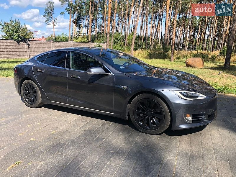 Лифтбек Tesla Model S 2016 в Житомире