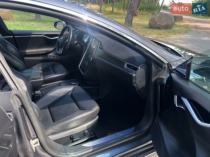 Лифтбек Tesla Model S 2016 в Житомире