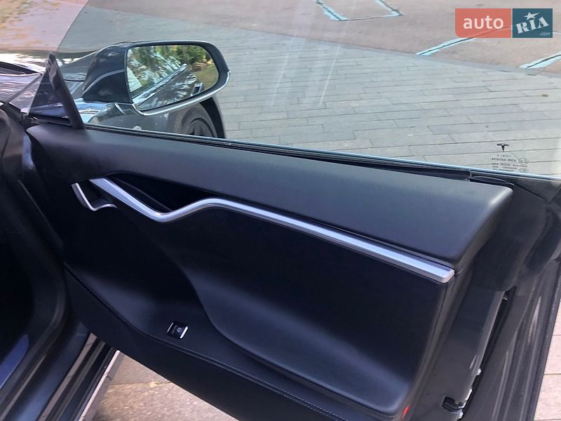 Лифтбек Tesla Model S 2016 в Житомире