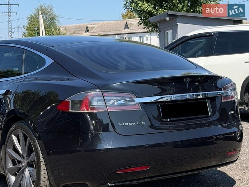 Лифтбек Tesla Model S 2017 в Ужгороде