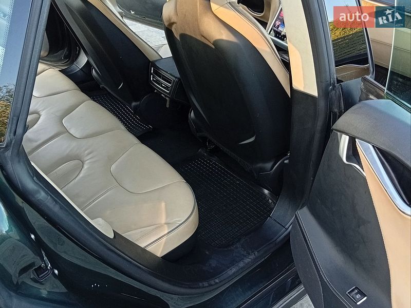 Ліфтбек Tesla Model S 2014 в Львові
