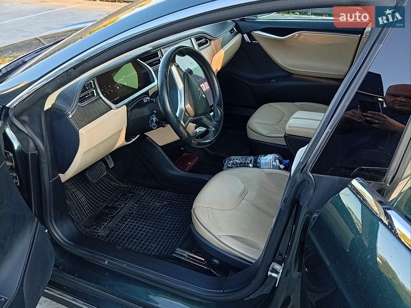 Ліфтбек Tesla Model S 2014 в Львові