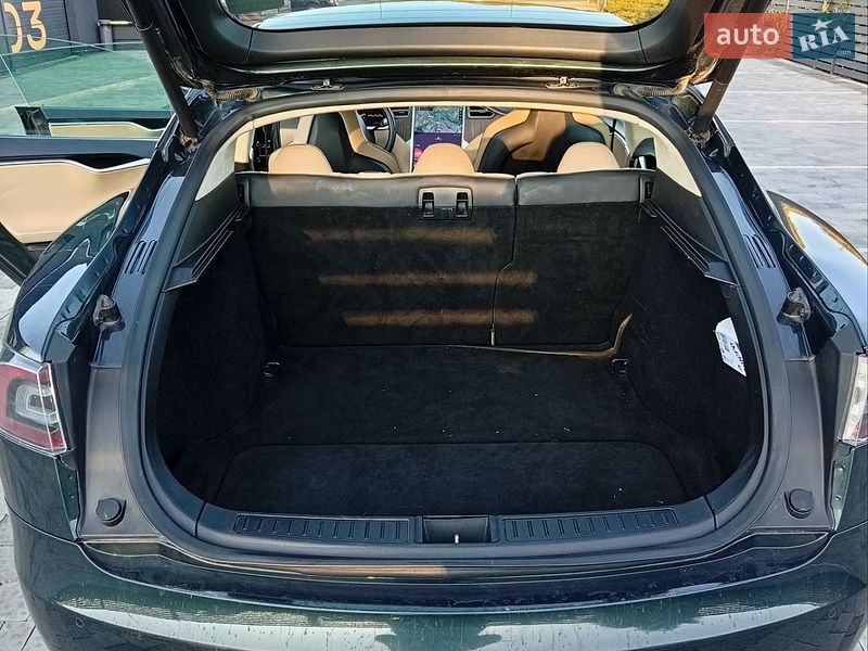 Ліфтбек Tesla Model S 2014 в Львові