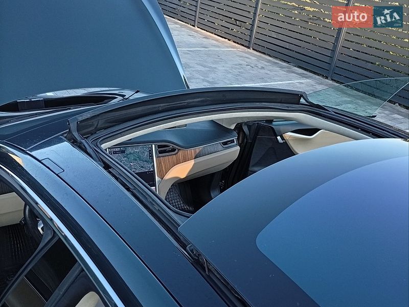 Ліфтбек Tesla Model S 2014 в Львові