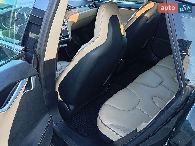 Ліфтбек Tesla Model S 2014 в Львові