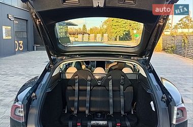 Ліфтбек Tesla Model S 2014 в Львові