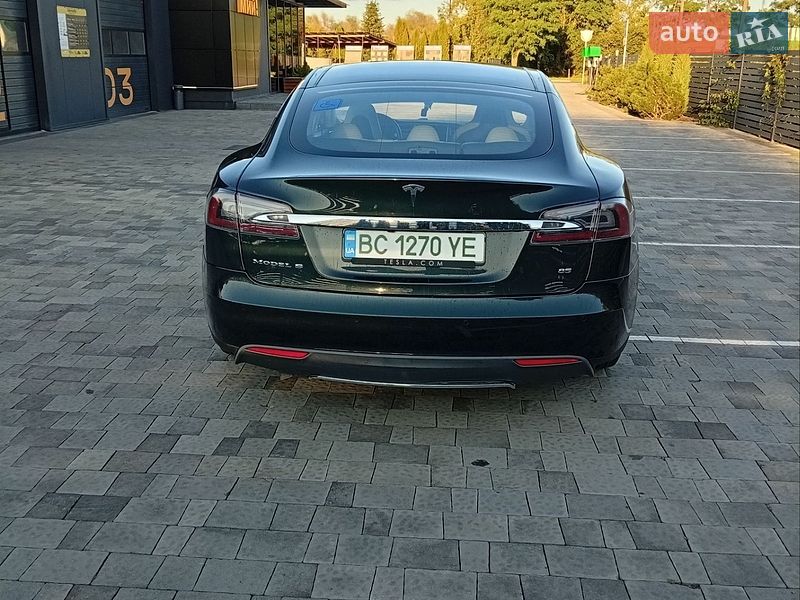 Ліфтбек Tesla Model S 2014 в Львові