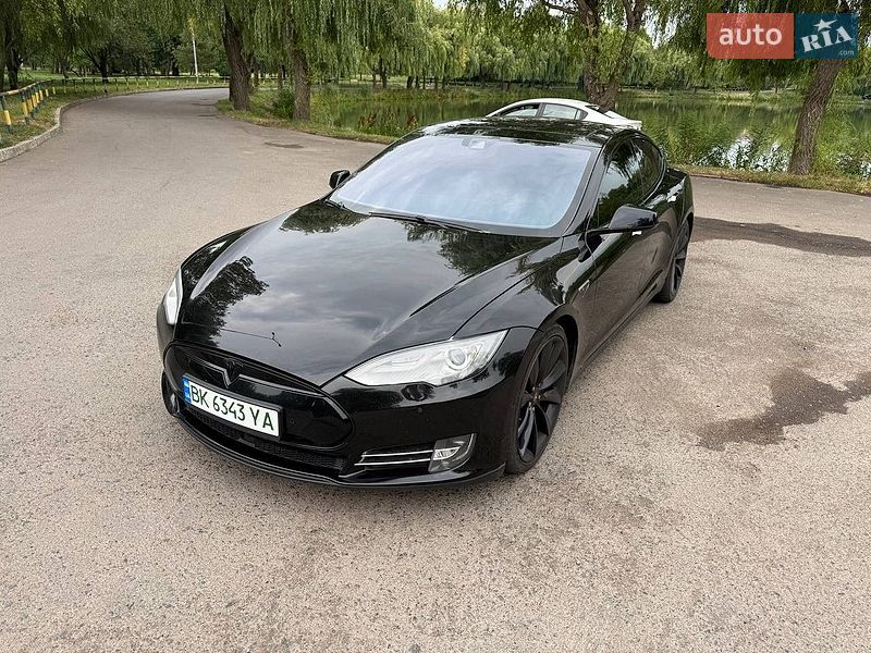 Ліфтбек Tesla Model S 2016 в Рівному