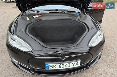 Ліфтбек Tesla Model S 2016 в Рівному