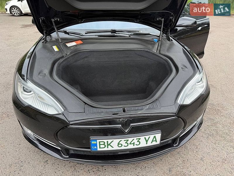 Ліфтбек Tesla Model S 2016 в Рівному