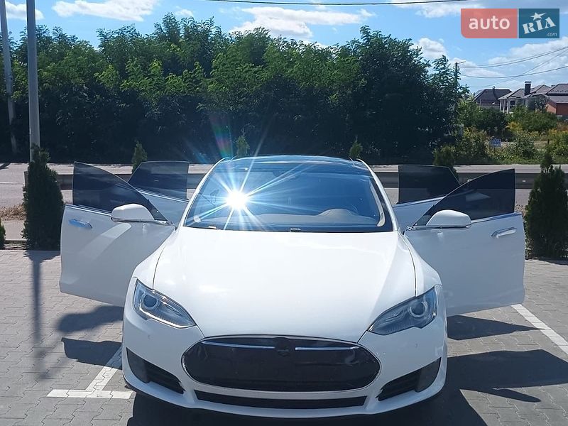 Лифтбек Tesla Model S 2015 в Виннице Лифтбек Tesla Model S 2015 в Виннице
