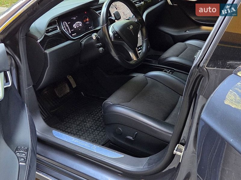 Лифтбек Tesla Model S 2018 в Виннице