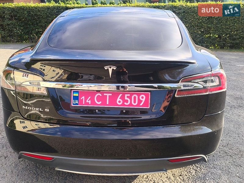 Ліфтбек Tesla Model S 2016 в Івано-Франківську