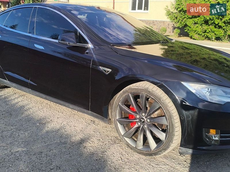 Ліфтбек Tesla Model S 2016 в Івано-Франківську