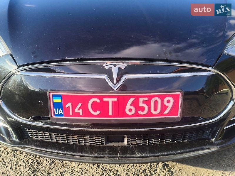 Ліфтбек Tesla Model S 2016 в Івано-Франківську