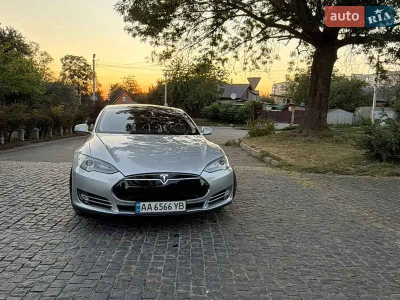 Tesla Model S 2013