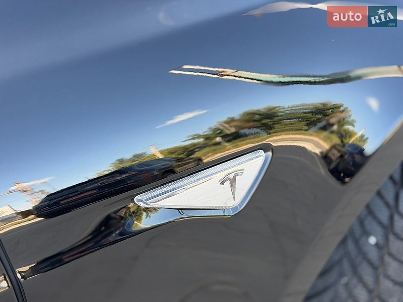 Ліфтбек Tesla Model S 2015 в Івано-Франківську