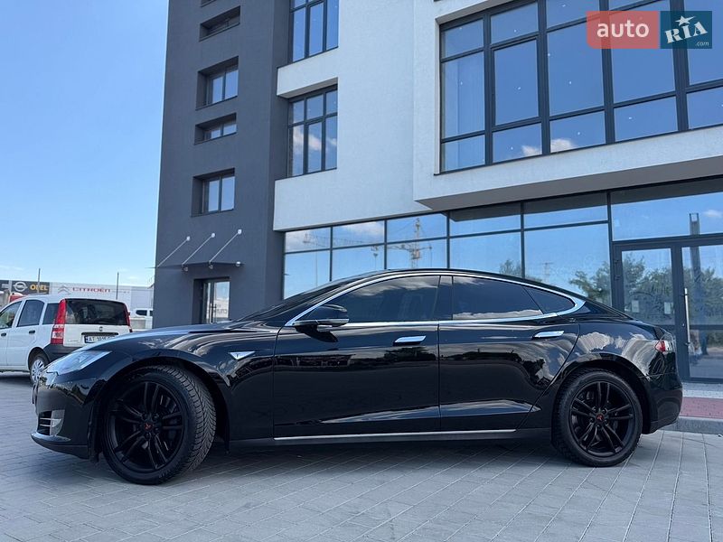 Ліфтбек Tesla Model S 2015 в Івано-Франківську