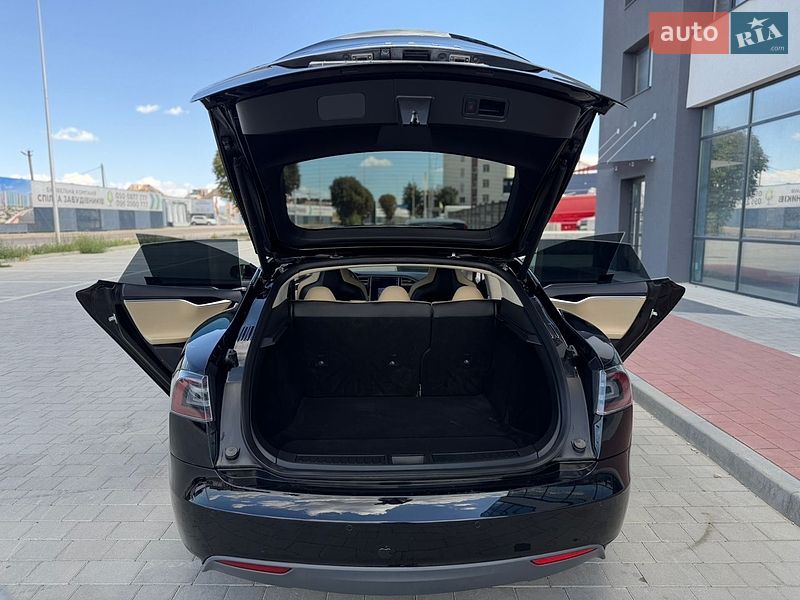 Ліфтбек Tesla Model S 2015 в Івано-Франківську