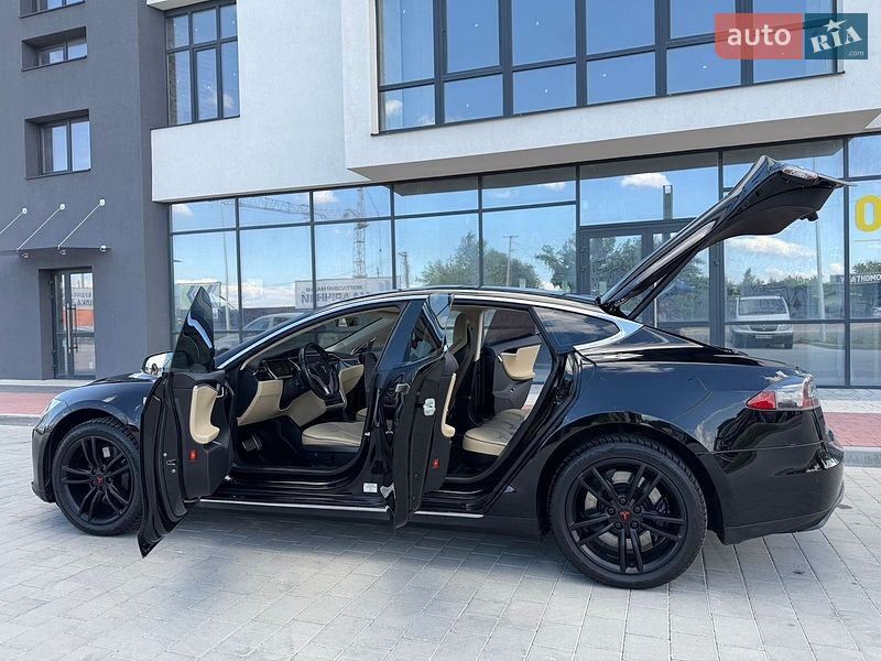 Ліфтбек Tesla Model S 2015 в Івано-Франківську