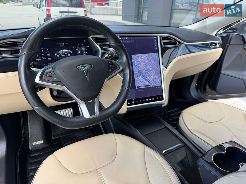 Ліфтбек Tesla Model S 2015 в Івано-Франківську