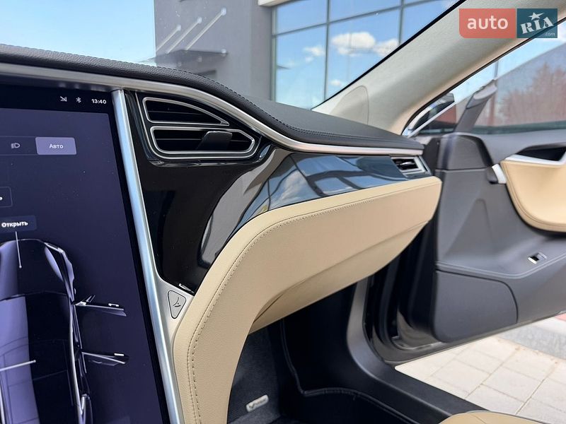Ліфтбек Tesla Model S 2015 в Івано-Франківську