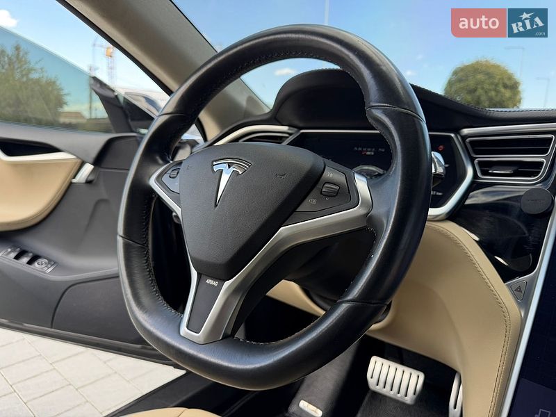 Ліфтбек Tesla Model S 2015 в Івано-Франківську