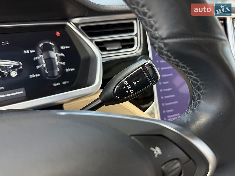 Ліфтбек Tesla Model S 2015 в Івано-Франківську