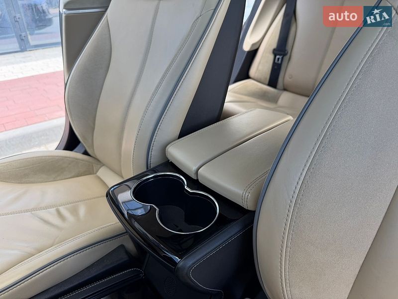 Ліфтбек Tesla Model S 2015 в Івано-Франківську