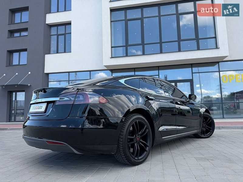 Ліфтбек Tesla Model S 2015 в Івано-Франківську