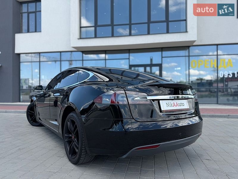 Ліфтбек Tesla Model S 2015 в Івано-Франківську