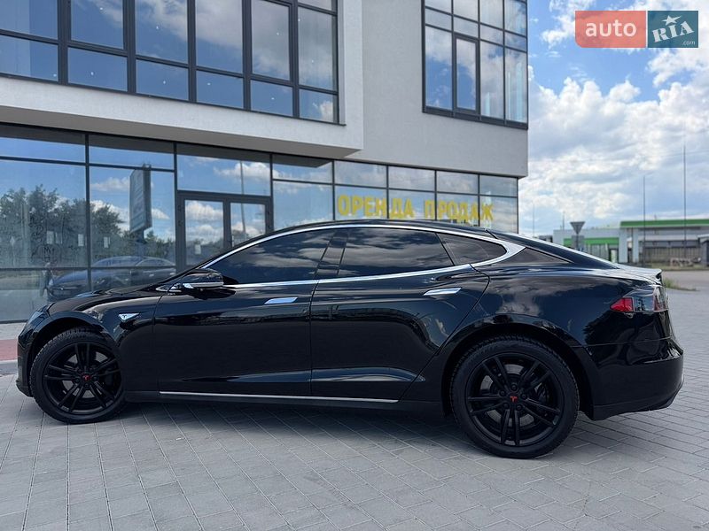 Ліфтбек Tesla Model S 2015 в Івано-Франківську