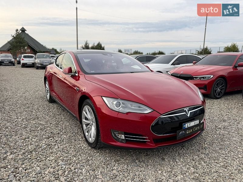 Ліфтбек Tesla Model S 2016 в Івано-Франківську