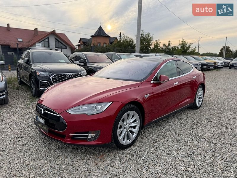 Ліфтбек Tesla Model S 2016 в Івано-Франківську