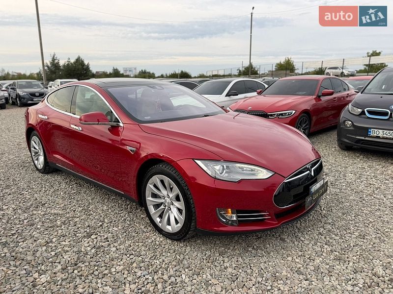Ліфтбек Tesla Model S 2016 в Івано-Франківську
