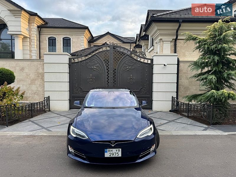 Ліфтбек Tesla Model S 2017 в Одесі