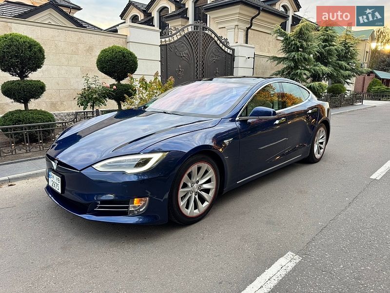 Ліфтбек Tesla Model S 2017 в Одесі