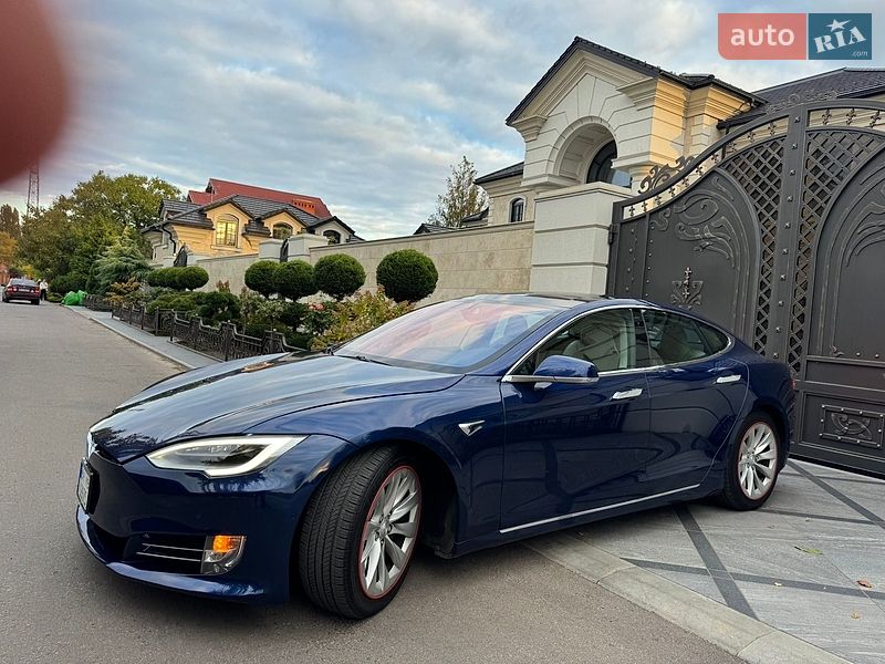 Ліфтбек Tesla Model S 2017 в Одесі