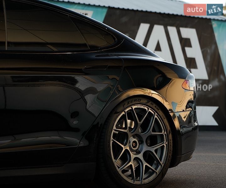 Ліфтбек Tesla Model S 2015 в Києві