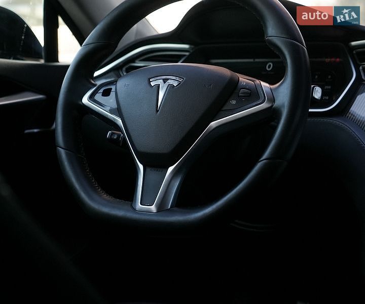 Ліфтбек Tesla Model S 2015 в Києві