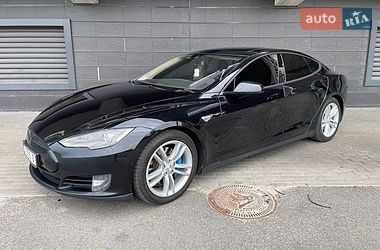 Ліфтбек Tesla Model S 2015 в Києві