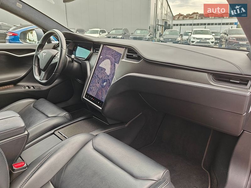 Ліфтбек Tesla Model S 2018 в Львові