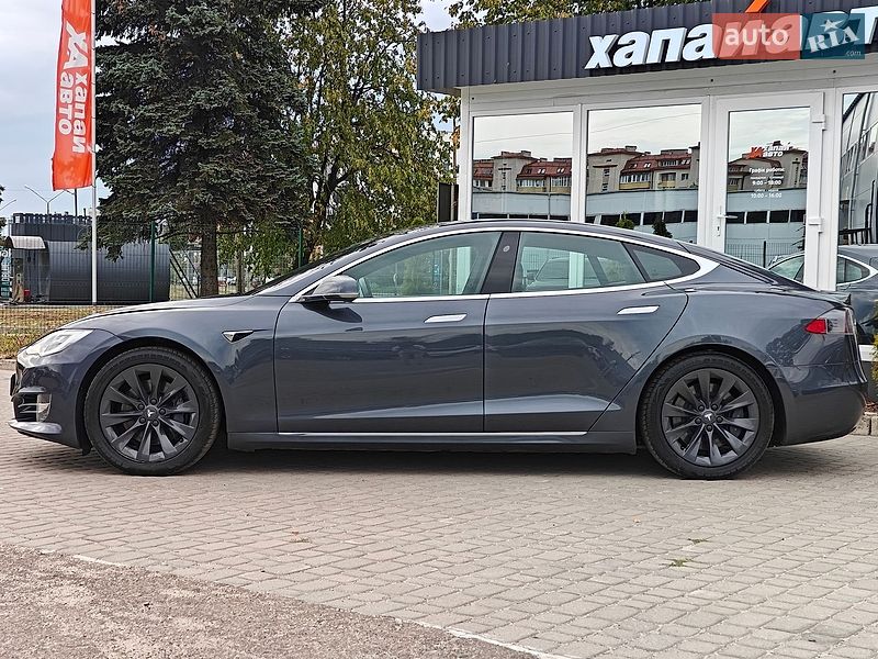 Ліфтбек Tesla Model S 2018 в Львові