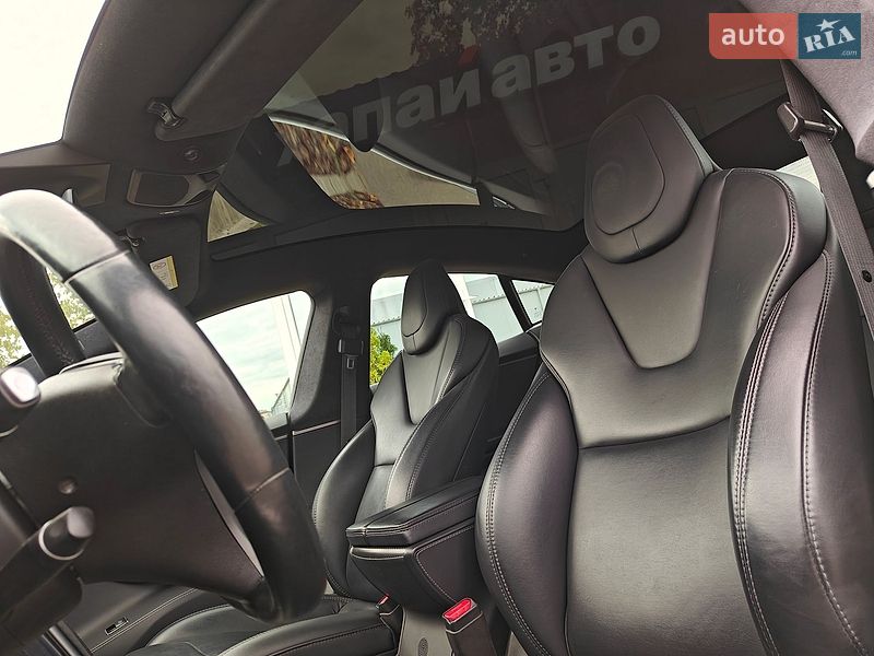 Ліфтбек Tesla Model S 2018 в Львові