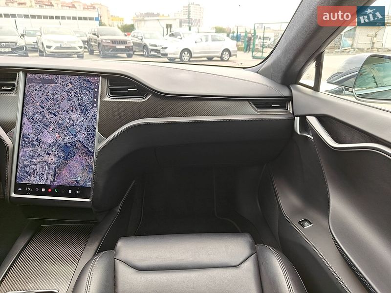 Ліфтбек Tesla Model S 2018 в Львові