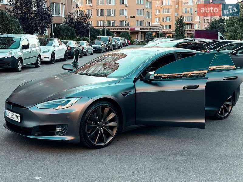 Ліфтбек Tesla Model S 2017 в Києві