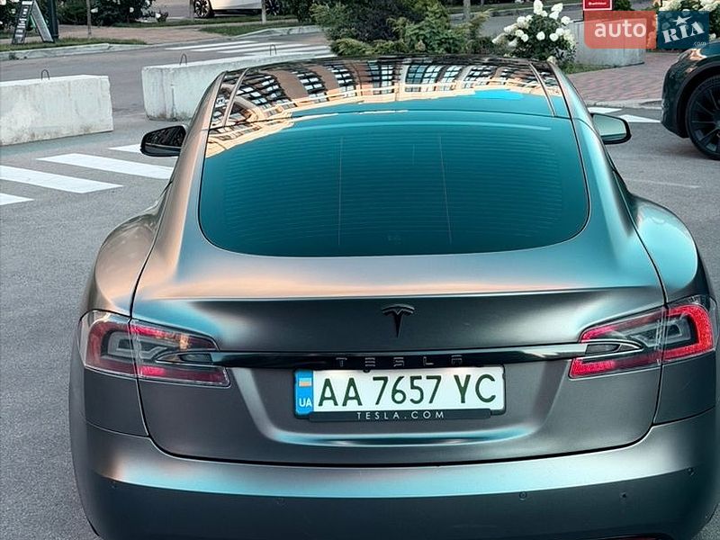 Ліфтбек Tesla Model S 2017 в Києві