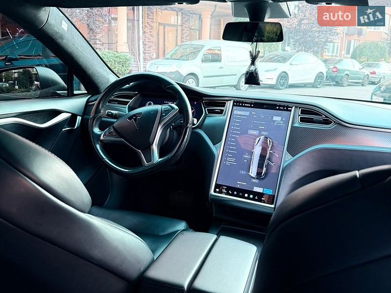 Ліфтбек Tesla Model S 2017 в Києві