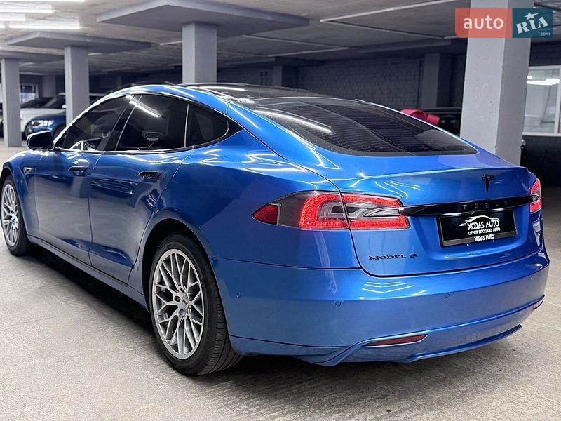 Ліфтбек Tesla Model S 2015 в Харкові
