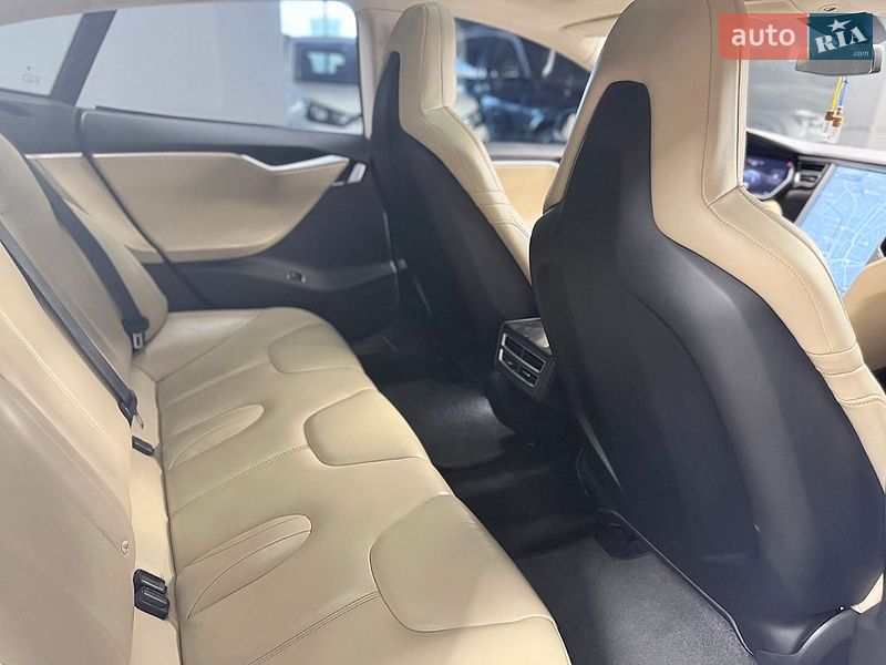 Ліфтбек Tesla Model S 2015 в Харкові
